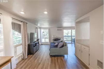 418 Stonewood Dr, Eugene, OR 97405 - Photo 4