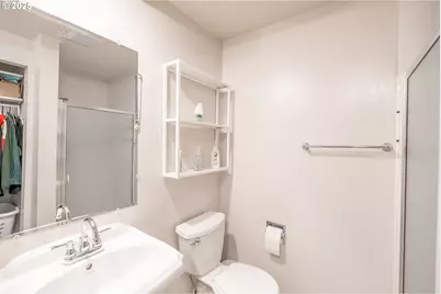 418 Stonewood Dr, Eugene, OR 97405 - Photo 16