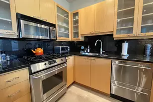 1030 NW Johnson St, Portland, OR 97209 - Photo 10