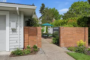 7211 SW Lake Bluff Ct, Wilsonville, OR 97070 - Photo 2