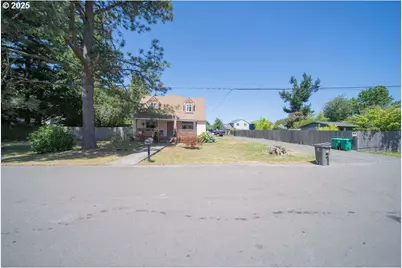 3689 SE 14th St, Gresham, OR 97080 - Photo 2