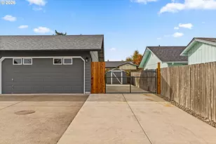 1096 Cedar Ct, Creswell, OR 97426 - Photo 4