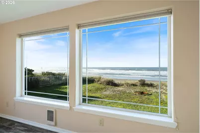 633 N Pacific St, Rockaway Beach, OR 97136 - Photo 8