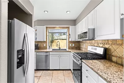 575 NW Queens Ct, Hillsboro, OR 97124 - Photo 14