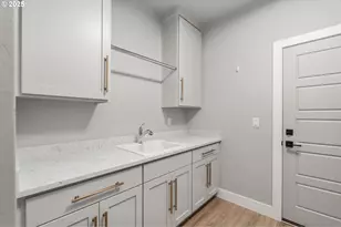 2051 Majestic Pl, Eugene, OR 97403 - Photo 22