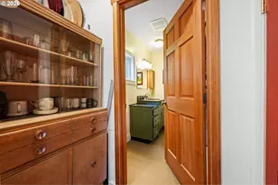 561 Rivington St, Astoria, OR 97103 - Photo 16