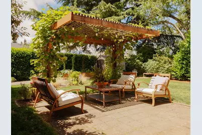 227 SE 84th Ave, Portland, OR 97216 - Photo 2