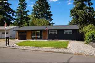13611 SE Lincoln Ct, Portland, OR 97233 - Photo 2