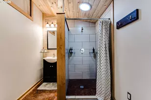 104 Holeman Ave, Eugene, OR 97404 - Photo 44