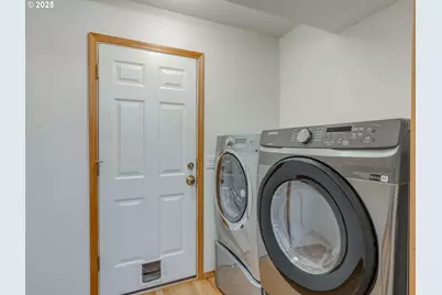 2868 NE Charlois Dr, Hillsboro, OR 97124 - Photo 36