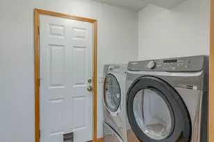 2868 NE Charlois Dr, Hillsboro, OR 97124 - Photo 36