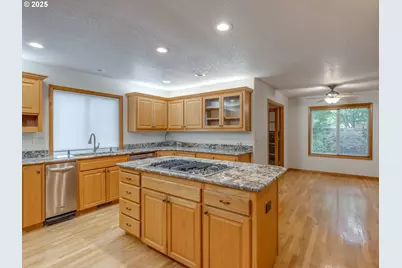 2868 NE Charlois Dr, Hillsboro, OR 97124 - Photo 32