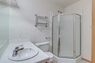 2868 NE Charlois Dr, Hillsboro, OR 97124 - Photo 44