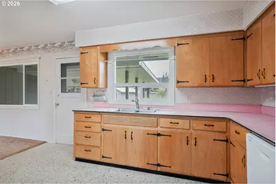 933 S Nevada Dr, Longview, WA 98632 - Photo 10