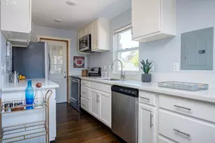 237 NE 109th Ave, Portland, OR 97220 - Photo 18