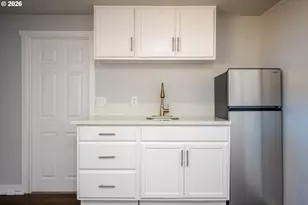237 NE 109th Ave, Portland, OR 97220 - Photo 32