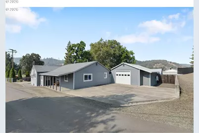 122 Grassy Ln, Roseburg, OR 97470 - Photo 2