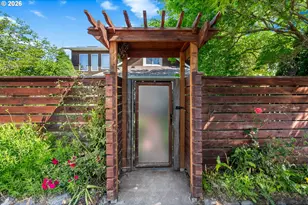 1714 B St, Hood River, OR 97031 - Photo 2