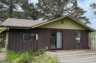 330 10th St, Bandon, OR 97411 - Photo 24