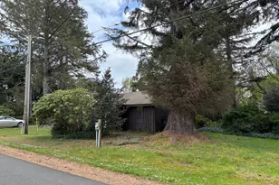 330 10th St, Bandon, OR 97411 - Photo 10