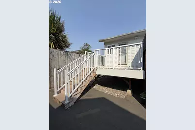 136 3rd Ave #B, Seaside, OR 97138 - Photo 10