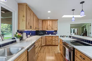 738 Elgarose Rd, Roseburg, OR 97471 - Photo 10