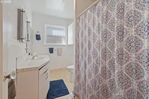 412 Gardner Ave, Drain, OR 97435 - Photo 16