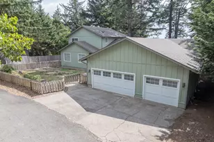 216 NE 56th St, Newport, OR 97365 - Photo 2