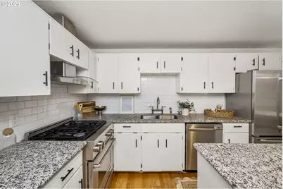 11318 SE Brookside Dr, Portland, OR 97266 - Photo 12