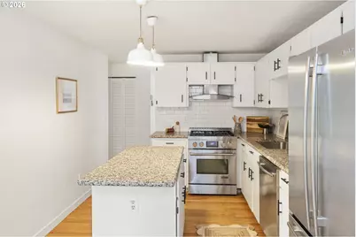 11318 SE Brookside Dr, Portland, OR 97266 - Photo 10