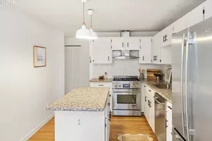 11318 SE Brookside Dr, Portland, OR 97266 - Photo 10