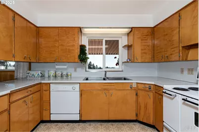 55496 Pioneer Rd, Scappoose, OR 97056 - Photo 12