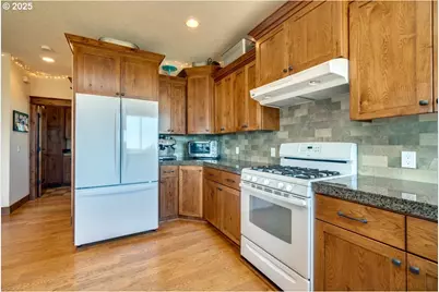 11825 NE Finn Hill Loop, Carlton, OR 97111 - Photo 10
