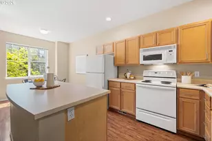 621 SW Dillan Dr, Beaverton, OR 97006 - Photo 6