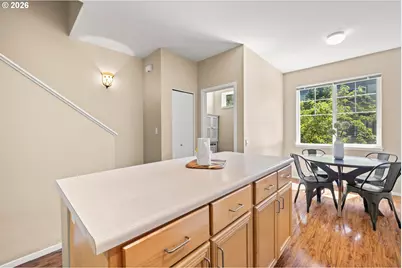 621 SW Dillan Dr, Beaverton, OR 97006 - Photo 8