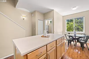 621 SW Dillan Dr, Beaverton, OR 97006 - Photo 8