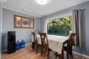 708 51st St, Springfield, OR 97478 - Photo 10