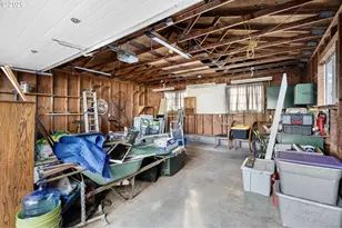 708 51st St, Springfield, OR 97478 - Photo 32