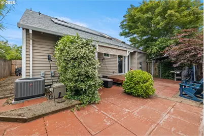 215 E Hereford St, Gladstone, OR 97027 - Photo 28