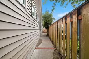 215 E Hereford St, Gladstone, OR 97027 - Photo 26