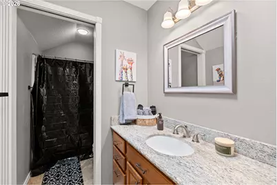 215 E Hereford St, Gladstone, OR 97027 - Photo 36