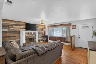 1549 NE 9th St, McMinnville, OR 97128 - Photo 4