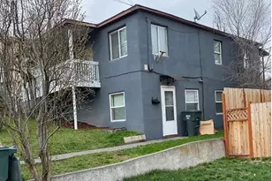 418 NW 9th St, Pendleton, OR 97801 - Photo 2