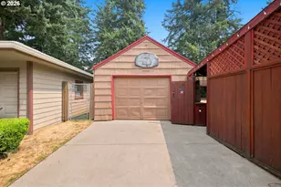 1102 NE 106th Ave, Portland, OR 97220 - Photo 4