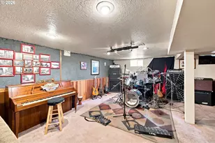 1102 NE 106th Ave, Portland, OR 97220 - Photo 18