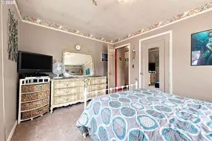 1102 NE 106th Ave, Portland, OR 97220 - Photo 14