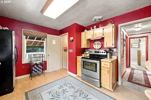 1102 NE 106th Ave, Portland, OR 97220 - Photo 10