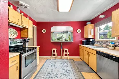 1102 NE 106th Ave, Portland, OR 97220 - Photo 12