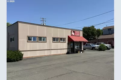 204 NE 1st St, Oakland, OR 97462 - Photo 2