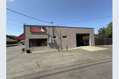 204 NE 1st St, Oakland, OR 97462 - Photo 6